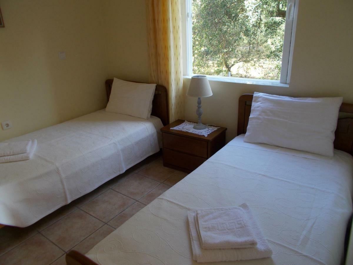 Villa Aphrodite Ríza Esterno foto